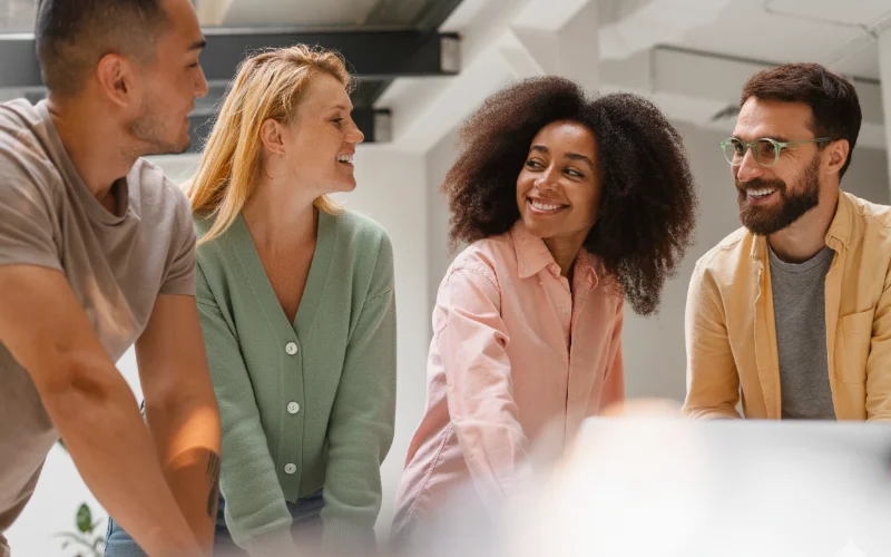 Team bei der Zusammenarbeit mit Cloud-Speicher aus Deutschland | luckycloud